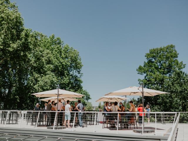 Cocktail sur la terrasse eden du club tourisme affaire événementiel