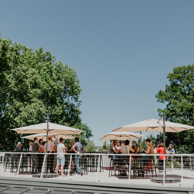 Cocktail sur la terrasse eden du club tourisme affaire événementiel