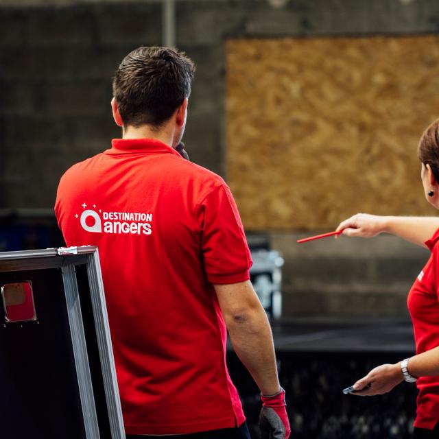 Photo d'équipe Destination Angers dans le montage d'un événement