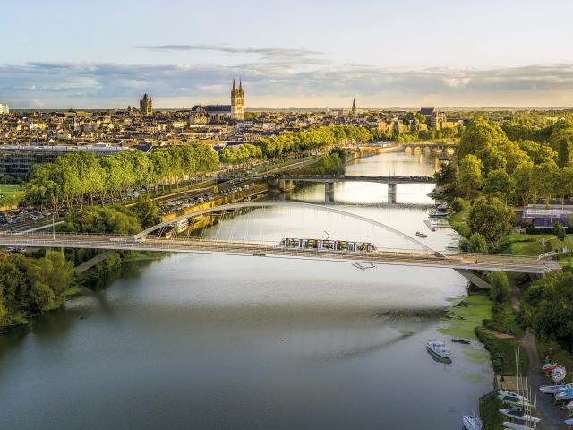 vue-panorama-sur-la-maine-et-la-ville-d-angers-copyright-360-images-destination-angers-5002.jpg