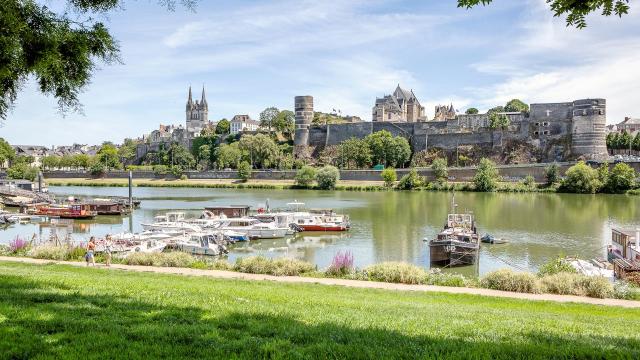 vue-sur-le-chateau-d-angers-et-la-cathedrale-copyright-dorothee-mouraud---destination-angers-destination-angers-9831-1920px.jpg