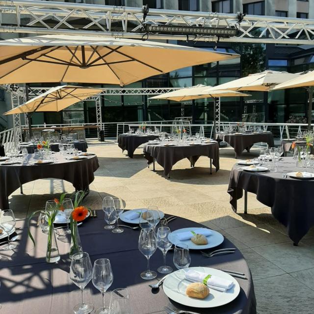 Repas sur la terrasse du Centre de Congrès destination Angers