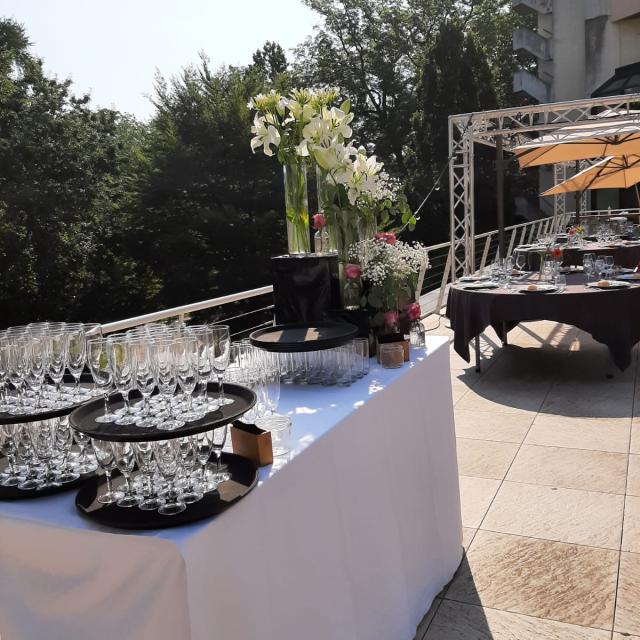 Repas sur la terrasse du Centre de Congrès destination Angers